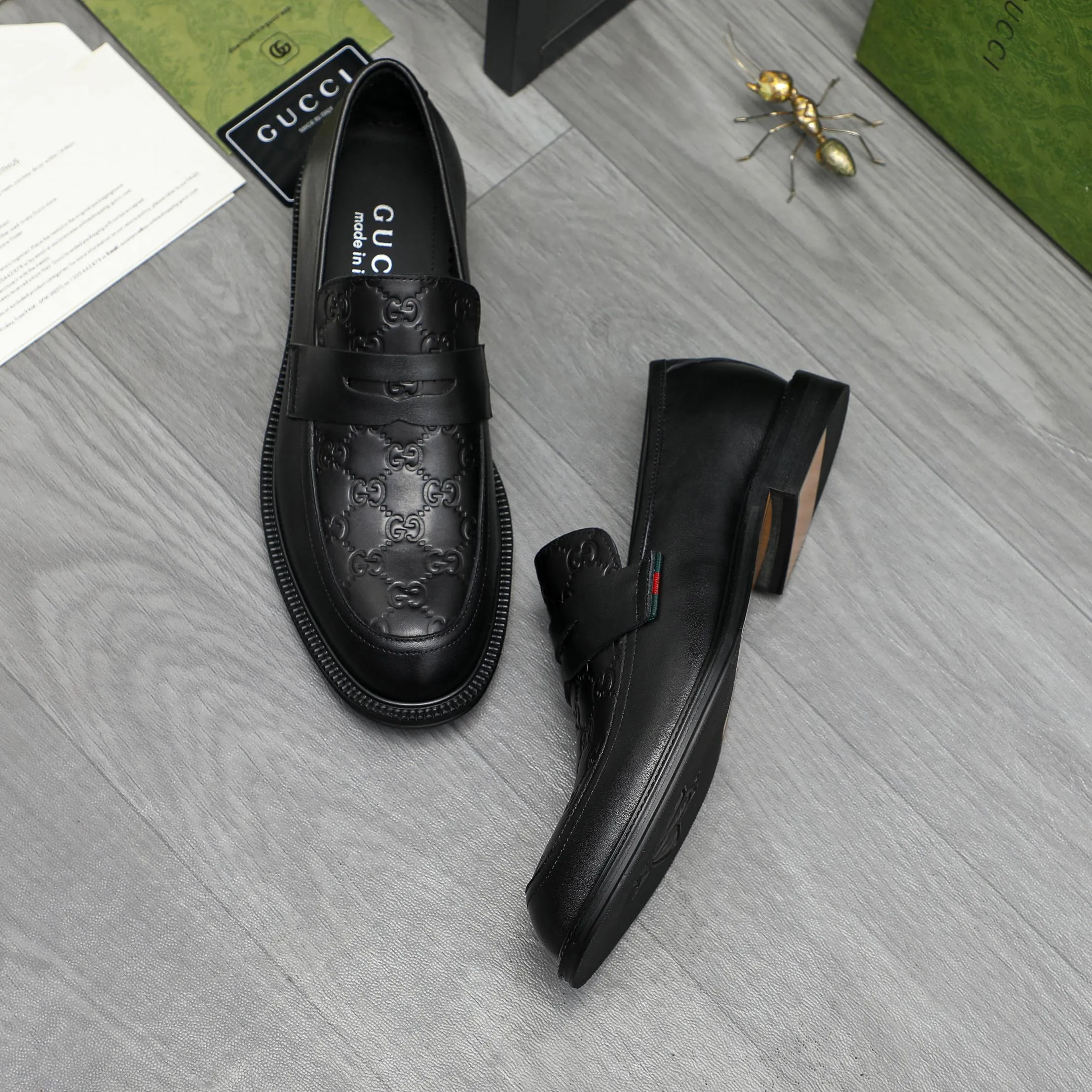 Men's shoes 💰p500 Product trademark: GUCCI "Gucci" business slip-on leather shoes Regular size: 38-46 (38.45.46 custom-made, non-returnable) Product materials: Selected high-quality cowhide embossed upper, cowhide lining, original rubber outsole